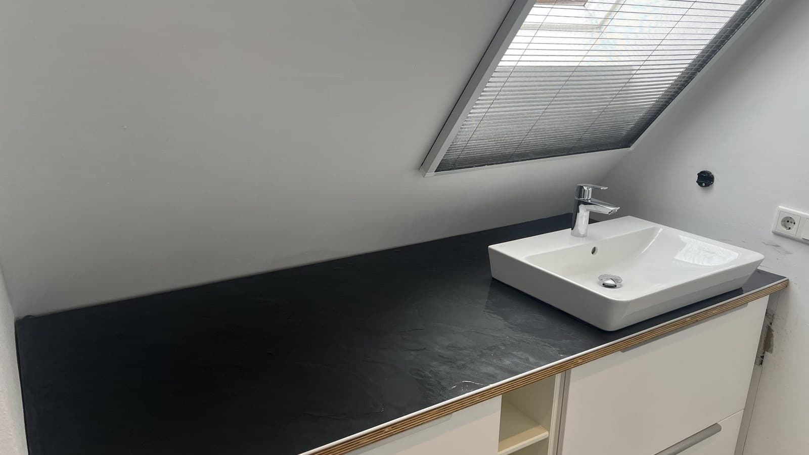 Steinwand im Bad und in der Dusche: was wirklich hält